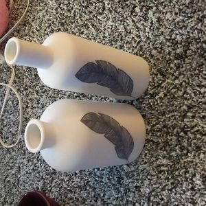 Set of 2 small vases